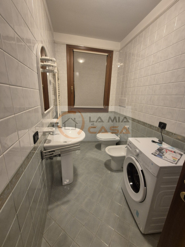 SONO RICHIESTE REFERENZE E CONTRATTO DI LAVORO A TEMPO INDETERMINATO.
SI PREGA DI INVIARE UNA EMA...