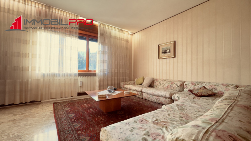 Fantastica villa singola di oltre 480 m² su un lotto di circa 2.000 m² in posizione tranquilla a ...