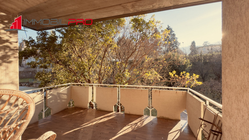 Fantastica villa singola di oltre 480 m² su un lotto di circa 2.000 m² in posizione tranquilla a ...