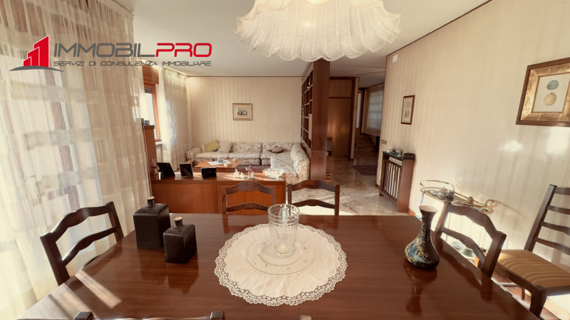 Fantastica villa singola di oltre 480 m² su un lotto di circa 2.000 m² in posizione tranquilla a ...