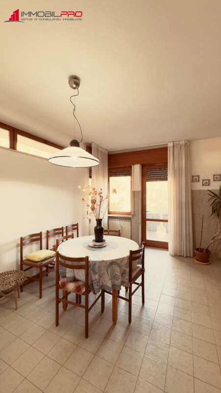 Fantastica villa singola di oltre 480 m² su un lotto di circa 2.000 m² in posizione tranquilla a ...