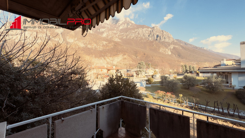 Fantastica villa singola di oltre 480 m² su un lotto di circa 2.000 m² in posizione tranquilla a ...