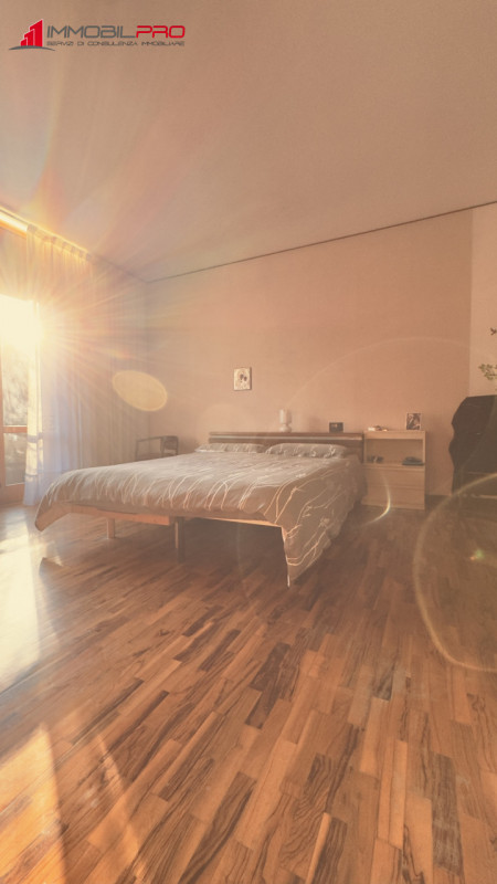 Fantastica villa singola di oltre 480 m² su un lotto di circa 2.000 m² in posizione tranquilla a ...