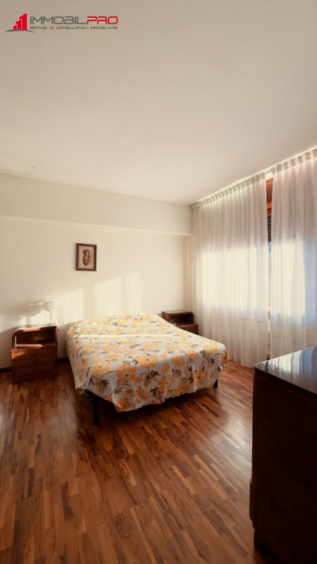 Fantastica villa singola di oltre 480 m² su un lotto di circa 2.000 m² in posizione tranquilla a ...