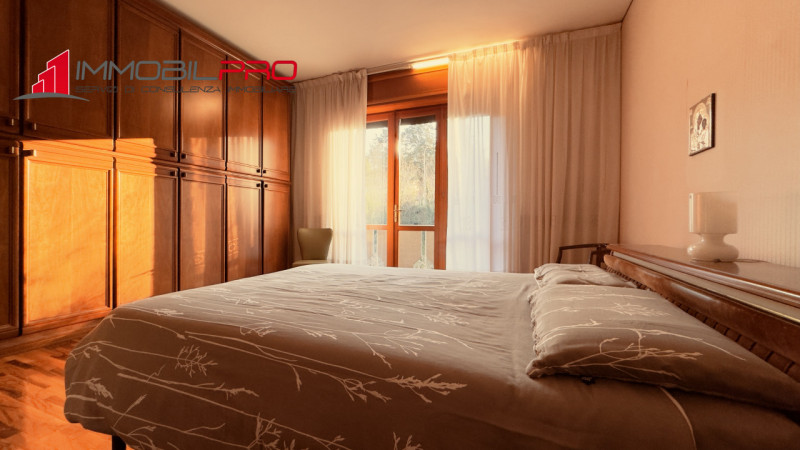 Fantastica villa singola di oltre 480 m² su un lotto di circa 2.000 m² in posizione tranquilla a ...