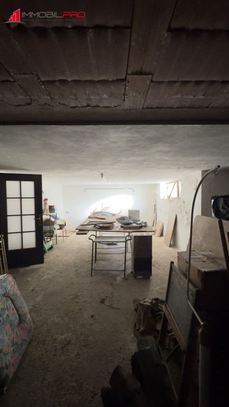 Fantastica villa singola di oltre 480 m² su un lotto di circa 2.000 m² in posizione tranquilla a ...