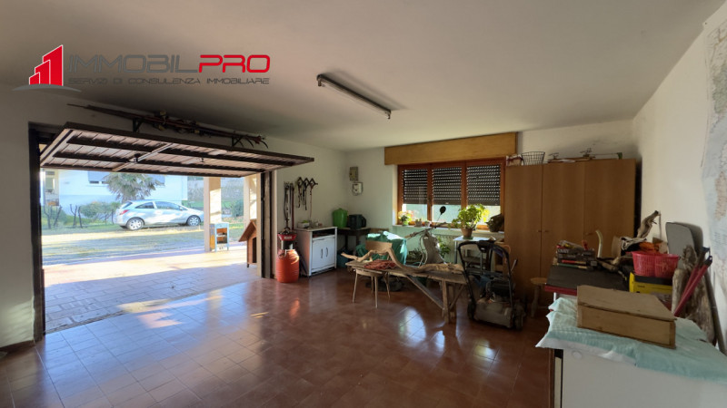 Fantastica villa singola di oltre 480 m² su un lotto di circa 2.000 m² in posizione tranquilla a ...