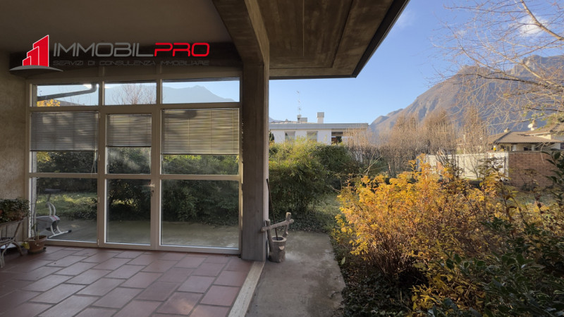 Fantastica villa singola di oltre 480 m² su un lotto di circa 2.000 m² in posizione tranquilla a ...