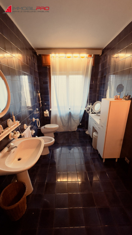 Fantastica villa singola di oltre 480 m² su un lotto di circa 2.000 m² in posizione tranquilla a ...