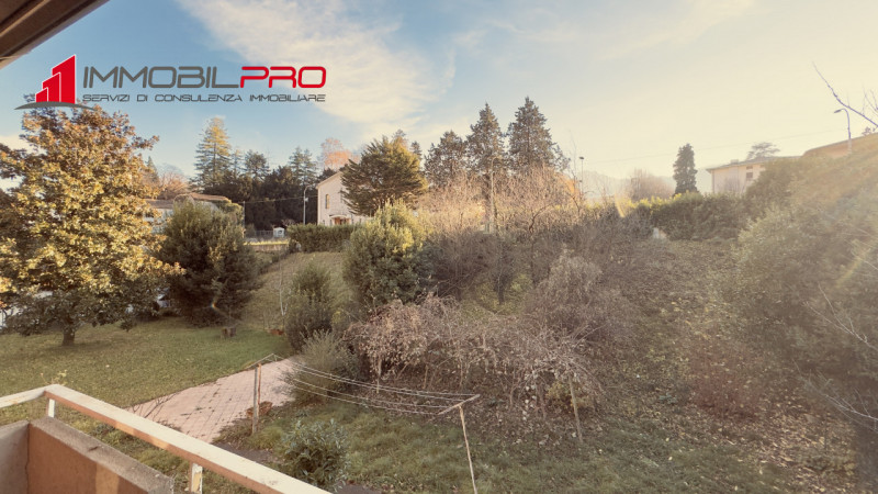 Fantastica villa singola di oltre 480 m² su un lotto di circa 2.000 m² in posizione tranquilla a ...