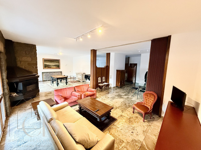 Si affittano 3 stanze matrimoniali ad uso singolo all’interno di una villa bifamiliare, situata n...