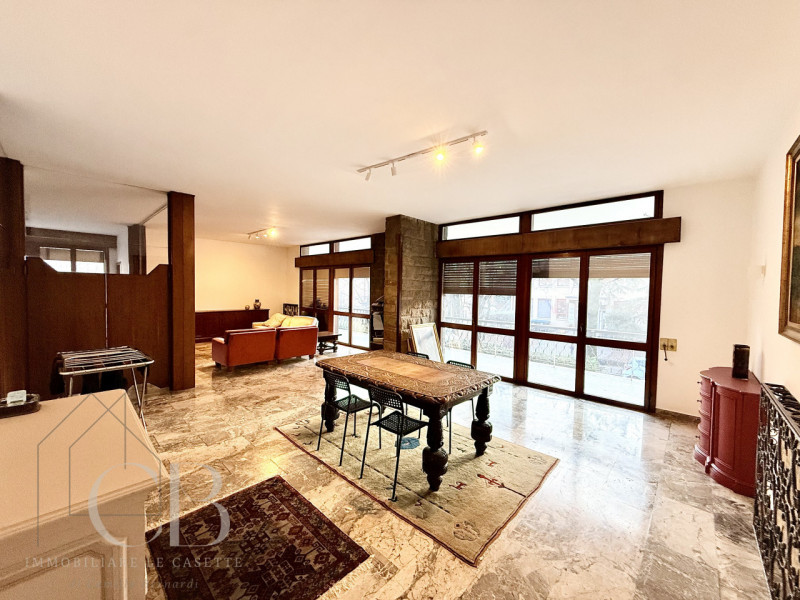 Si affittano 3 stanze matrimoniali ad uso singolo all’interno di una villa bifamiliare, situata n...