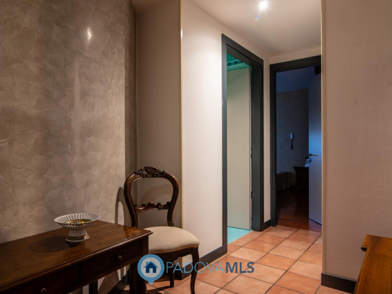 Immobile in esclusiva al Gruppo Padova MLS
In tranquillo quartiere residenziale, villa singola di...