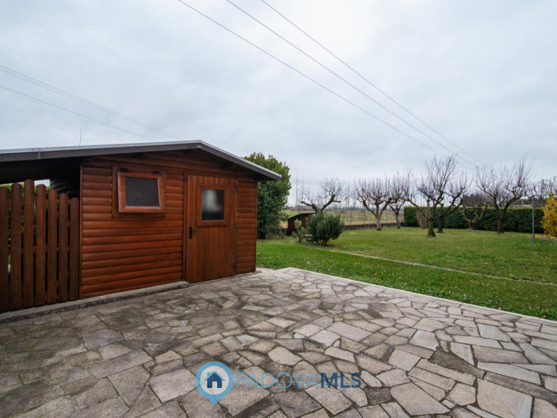 Immobile in esclusiva al Gruppo Padova MLS
In tranquillo quartiere residenziale, villa singola di...