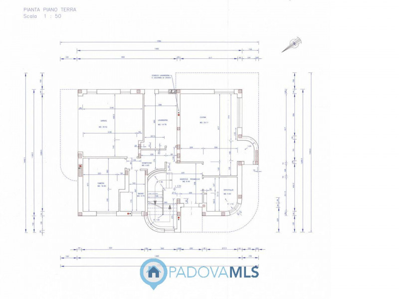 Immobile in esclusiva al Gruppo Padova MLS
In tranquillo quartiere residenziale, villa singola di...