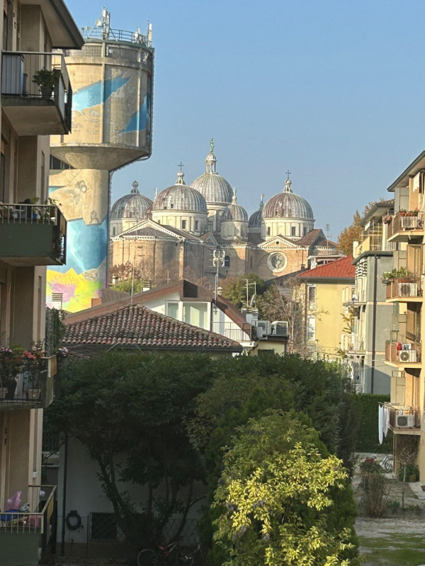 AMPIO APPARTAMENTO NELLA RICERCATA ZONA DI SANTA RITA €.295.000 rif-CL512

Proponiamo in vendita ...