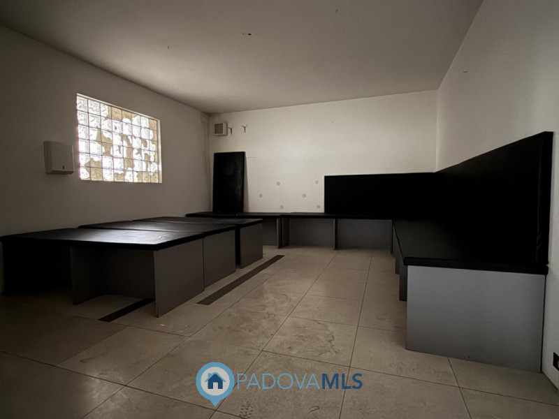 Immobile in esclusiva al Gruppo Padova MLS
ARCELLA – STAZIONE  STRUTTURA COMMERCIALE con scoperto...