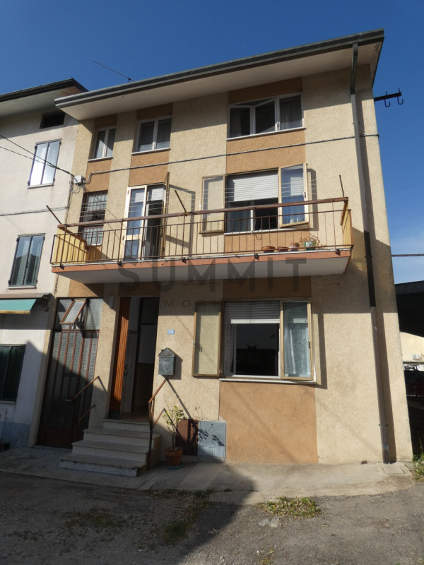 SCHIO - Periferia: CASA INDIPENDENTE terra cielo libera su tra lati con terreno di pertinenza. Cl...