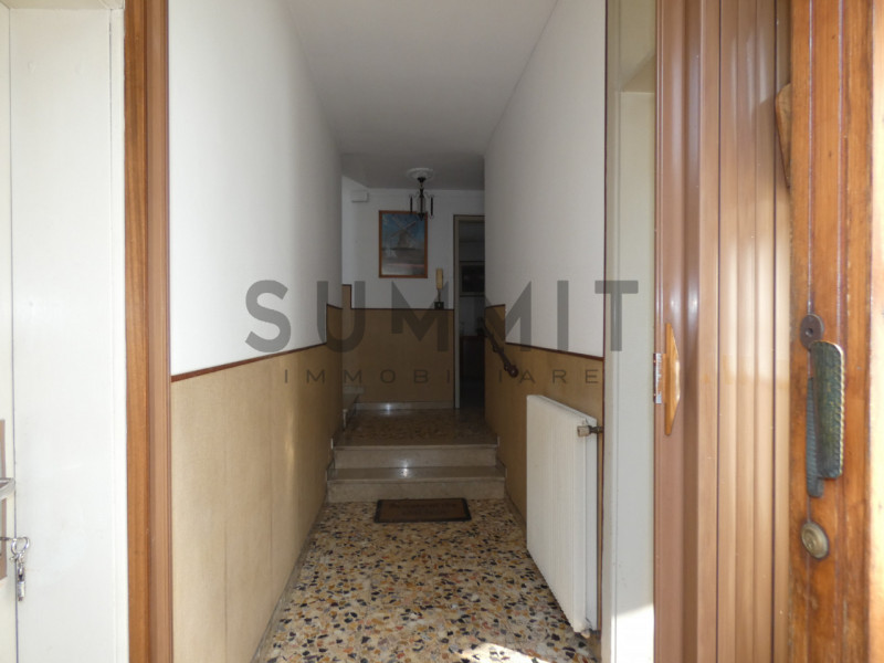 SCHIO - Periferia: CASA INDIPENDENTE terra cielo libera su tra lati con terreno di pertinenza. Cl...