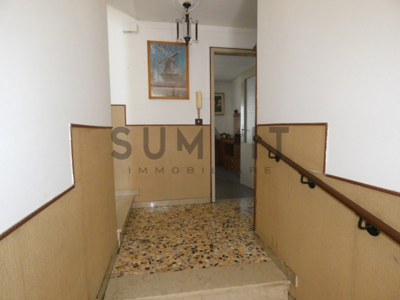 SCHIO - Periferia: CASA INDIPENDENTE terra cielo libera su tra lati con terreno di pertinenza. Cl...