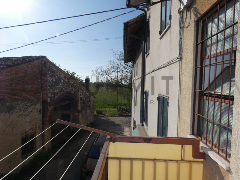 SCHIO - Periferia: CASA INDIPENDENTE terra cielo libera su tra lati con terreno di pertinenza. Cl...