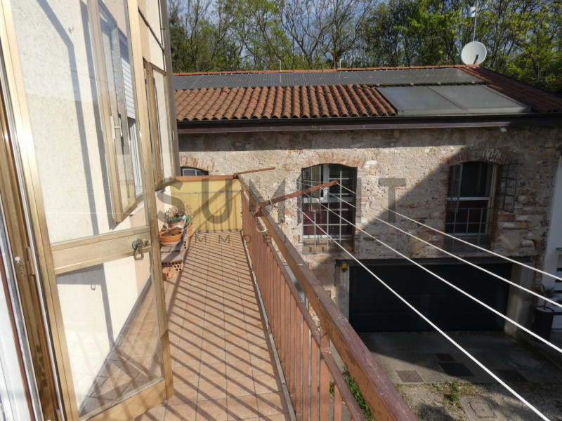 SCHIO - Periferia: CASA INDIPENDENTE terra cielo libera su tra lati con terreno di pertinenza. Cl...