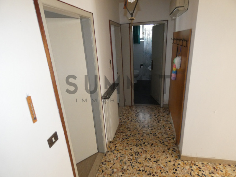 SCHIO - Periferia: CASA INDIPENDENTE terra cielo libera su tra lati con terreno di pertinenza. Cl...