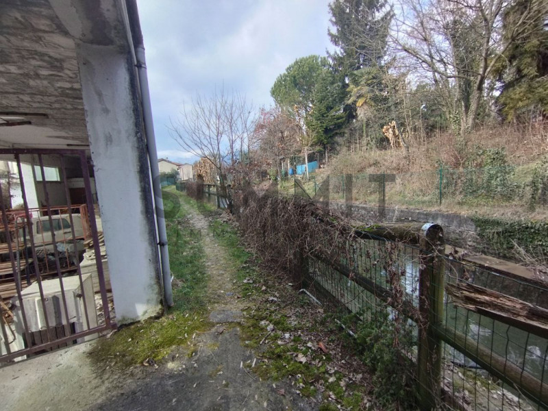 SCHIO - Periferia: CASA INDIPENDENTE terra cielo libera su tra lati con terreno di pertinenza. Cl...