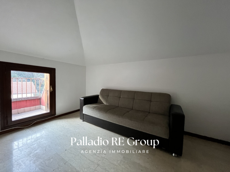 In un bel complesso residenziale situato nel tranquillo quartiere di Sant'Agostino Nogarazza, pro...