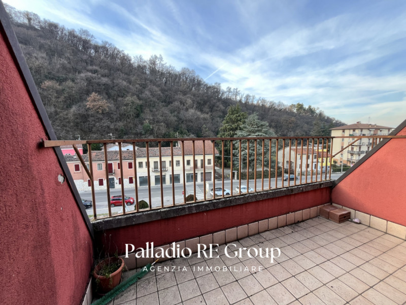 In un bel complesso residenziale situato nel tranquillo quartiere di Sant'Agostino Nogarazza, pro...