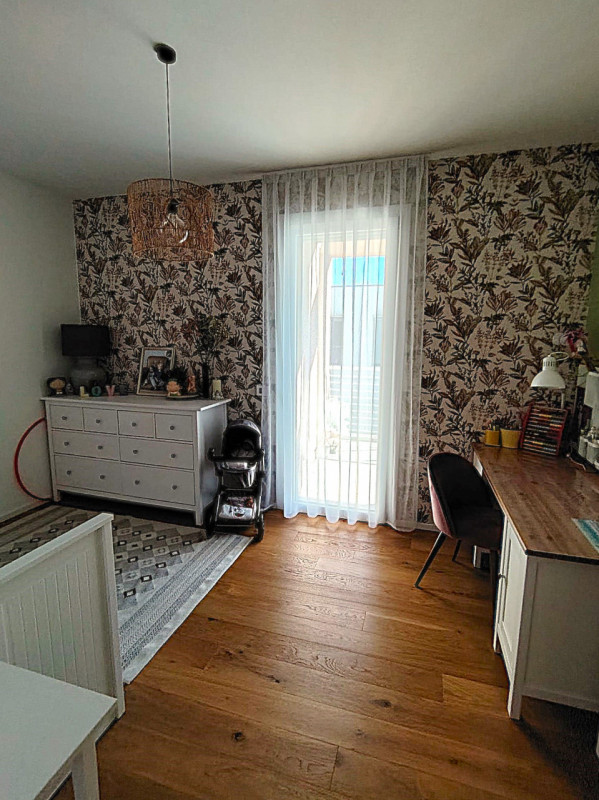 Porzione di quadrifamiliare del 2022 disposta su due livelli e dotata di giardino privato. L’espo...