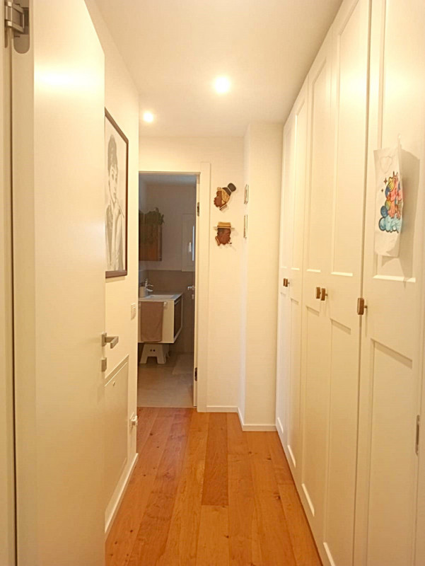 Porzione di quadrifamiliare del 2022 disposta su due livelli e dotata di giardino privato. L’espo...