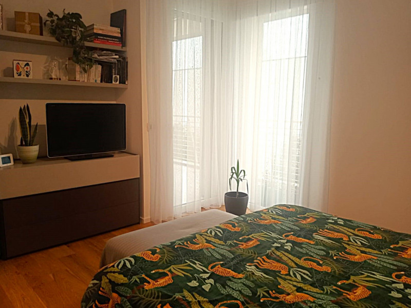 Porzione di quadrifamiliare del 2022 disposta su due livelli e dotata di giardino privato. L’espo...