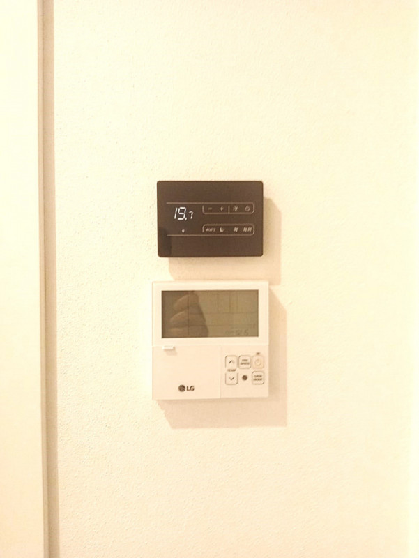 Porzione di quadrifamiliare del 2022 disposta su due livelli e dotata di giardino privato. L’espo...