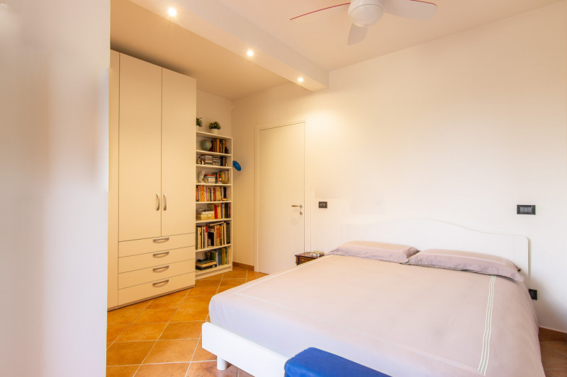 In via A. Dal Pozzo, proponiamo appartamento recente ristrutturato, inserito in contesto verdeggi...