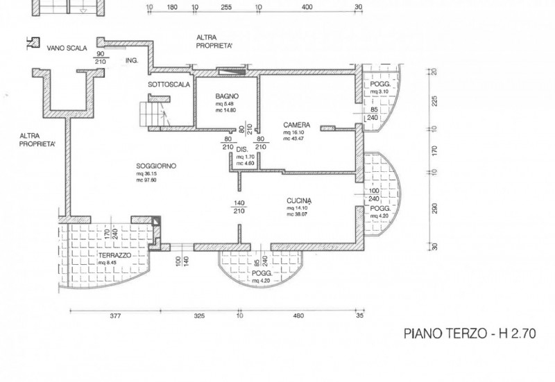 In via A. Dal Pozzo, proponiamo appartamento recente ristrutturato, inserito in contesto verdeggi...