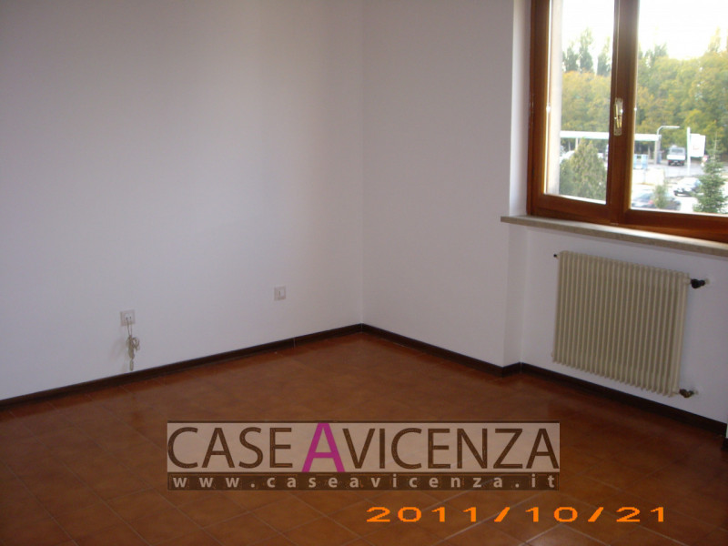 TORRI DI QUARTESOLO - C.E.F - NON ARREDATO DI NULLA, COMPLETAMENTE VUOTO - In quartiere residenzi...