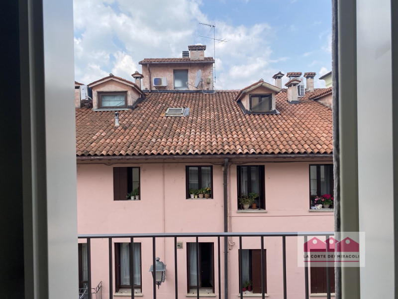 SANTA LUCIA: BELLISSIMO APPARTAMENTO SU 3 LIVELLI CON ASCENSORE. SOGGIORNO CON ANGOLO COTTURA, 2 ...