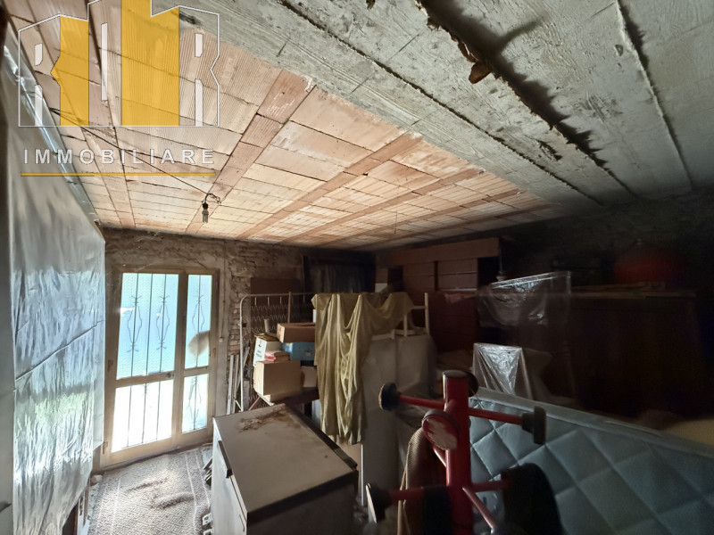 Proponiamo in vendita casa cielo terra accostata su due livelli con scoperto privato e ampio gara...