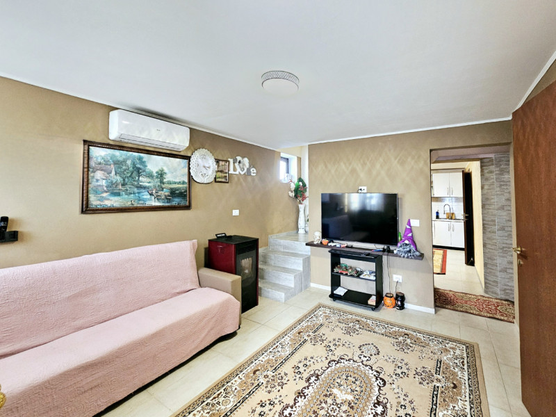 Proponiamo in vendita a Merlara, abitazione singola recentemente ristrutturata, con giardino escl...