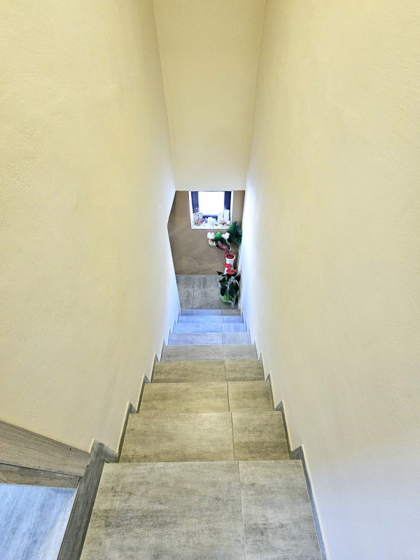 Proponiamo in vendita a Merlara, abitazione singola recentemente ristrutturata, con giardino escl...