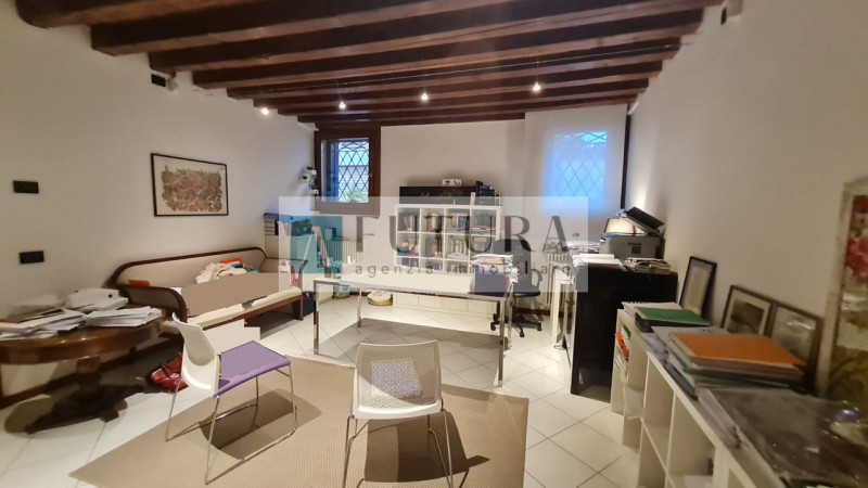 immobile CENTRO STORICO In ottima zona del centro storico, NO ZONA ZTL, proponiamo IMMOBILE posto...