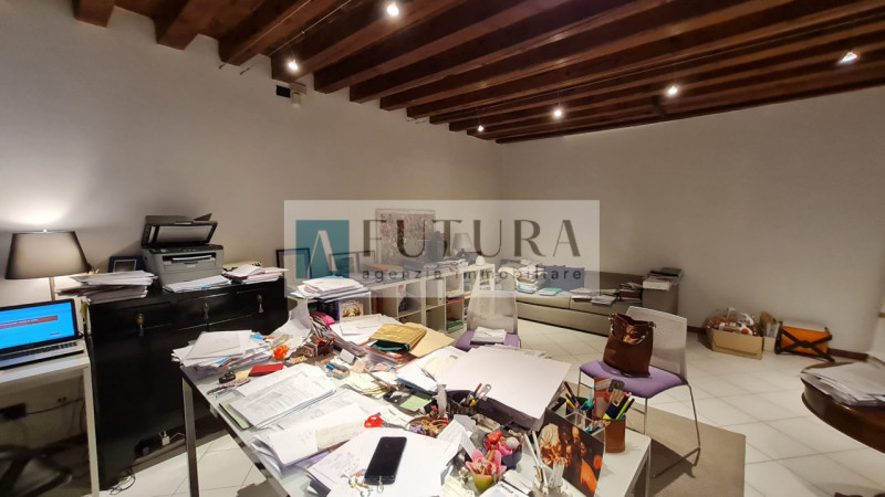 immobile CENTRO STORICO In ottima zona del centro storico, NO ZONA ZTL, proponiamo IMMOBILE posto...