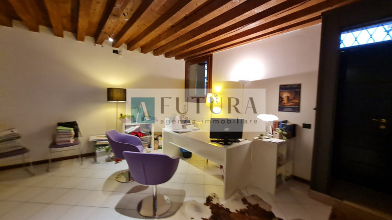 immobile CENTRO STORICO In ottima zona del centro storico, NO ZONA ZTL, proponiamo IMMOBILE posto...