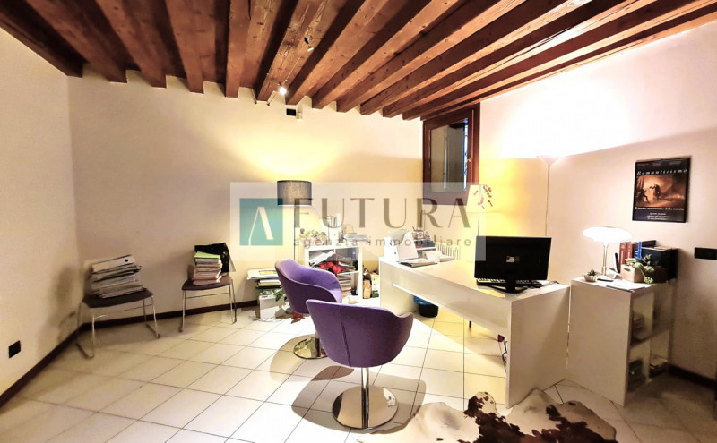 immobile CENTRO STORICO In ottima zona del centro storico, NO ZONA ZTL, proponiamo IMMOBILE posto...