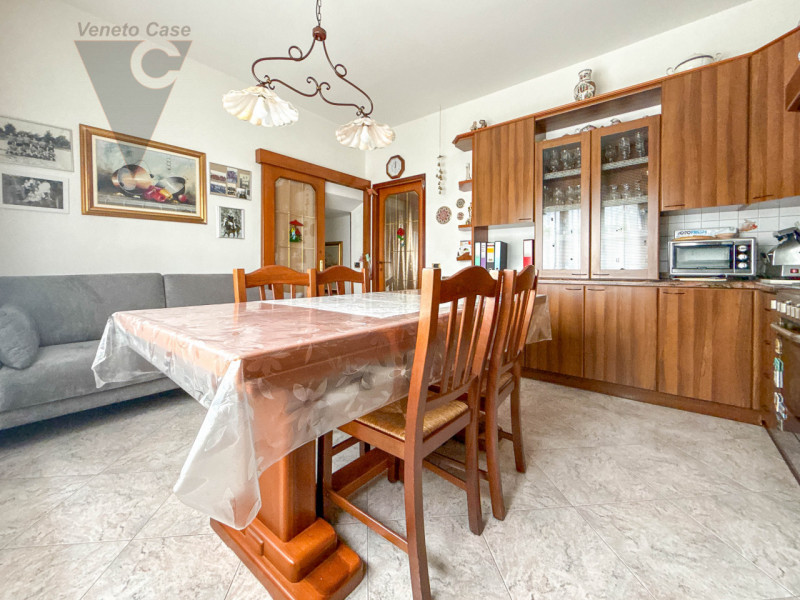 PERAROLO - BIFAMILIARE INTERA
In tranquillo quartiere residenziale, comodo ai principali collegam...