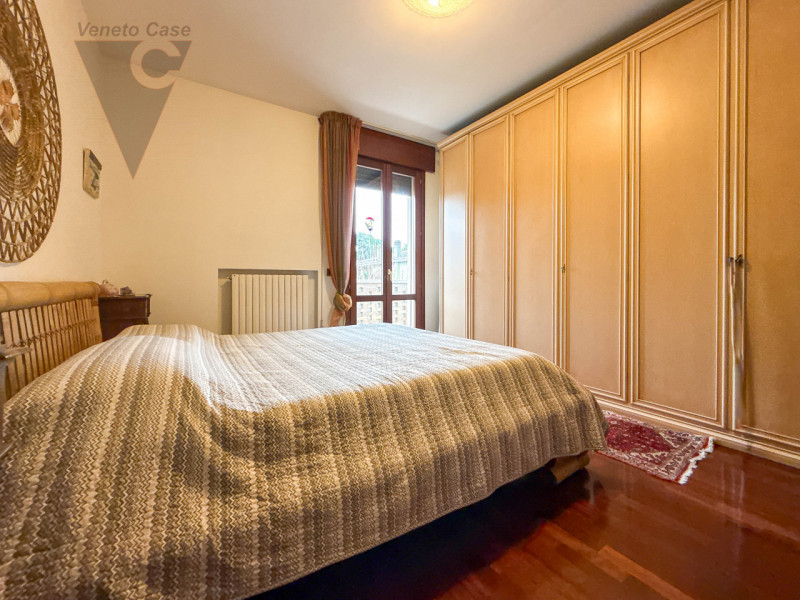 PERAROLO - BIFAMILIARE INTERA
In tranquillo quartiere residenziale, comodo ai principali collegam...