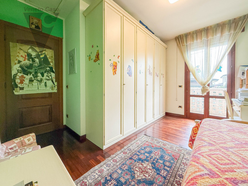 PERAROLO - BIFAMILIARE INTERA
In tranquillo quartiere residenziale, comodo ai principali collegam...