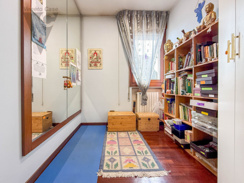 PERAROLO - BIFAMILIARE INTERA
In tranquillo quartiere residenziale, comodo ai principali collegam...