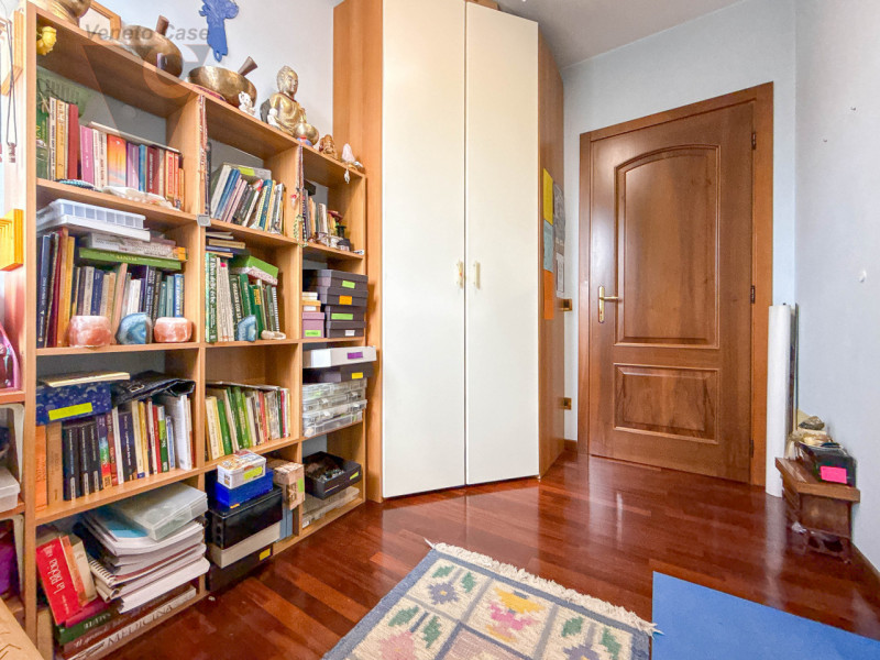 PERAROLO - BIFAMILIARE INTERA
In tranquillo quartiere residenziale, comodo ai principali collegam...